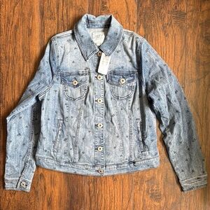 Torrid women’s size 0 Large heart denim jacket NWT (F)
